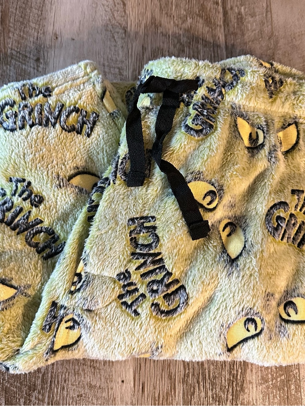 Men’s Medium Grinch Glow in the dark Plush Pajama Pants